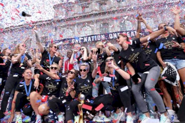 Cheese for the goose, pizza for the gander: Understudying gender discrimination in world football.