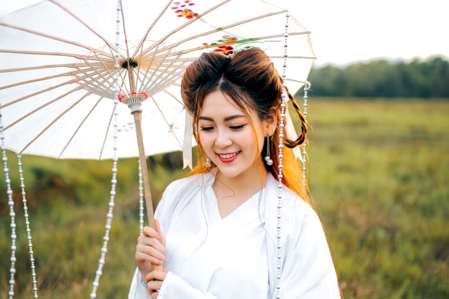 Why Chinese are traveling to Africa, and Africans to China